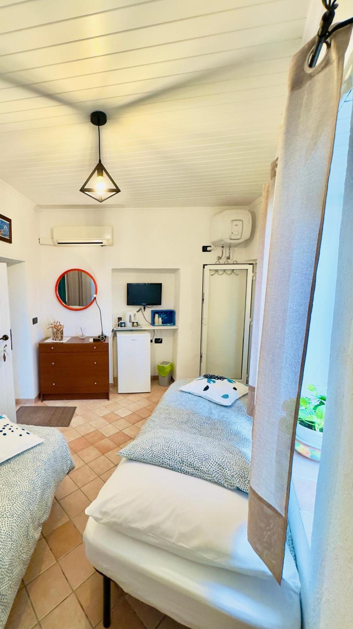 Apartment Stanza Porto Di Forio